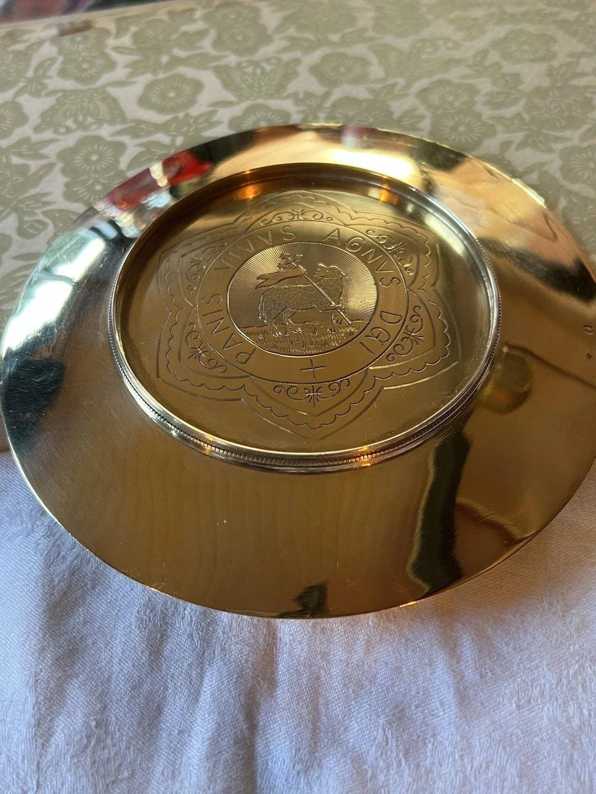 SUBLIME ANTIQUE RELIGIOUS GILT SILVER PATEN FOR COLLECTION