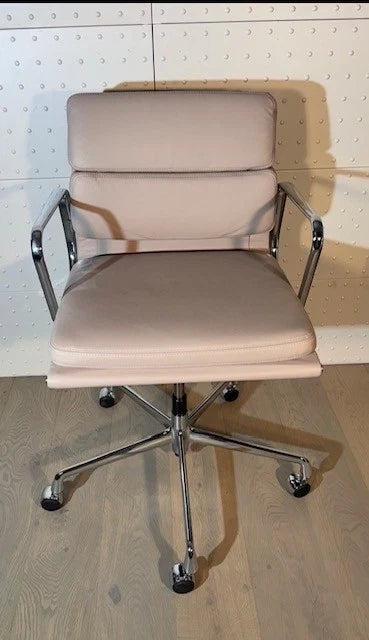 Vitra Alu Chair EA 217 Soft Pad office chair with armrests, Charles and Ray Eames