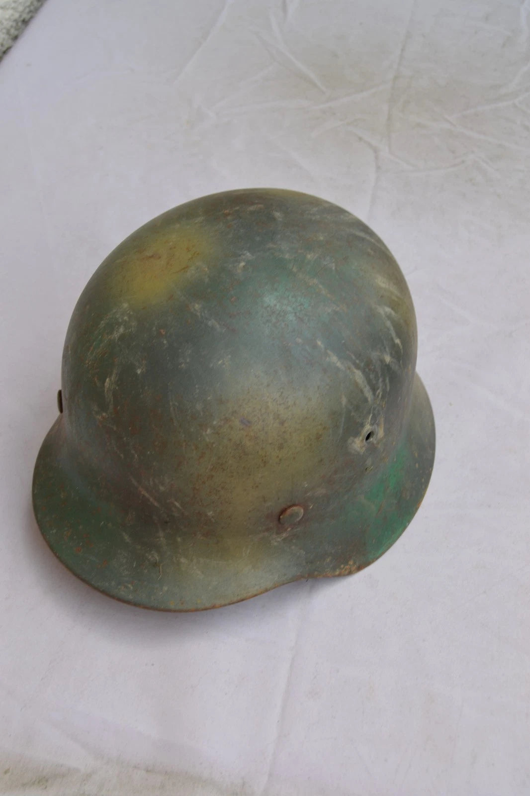 CASQUE CAMOUFLÉ ALLEMAND MODÈLE 1940 SECONDE GUERRE 1944 WH HEER