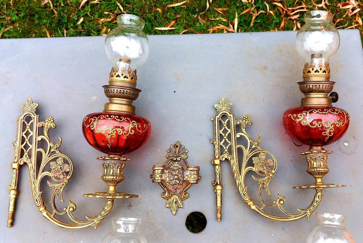 Beautiful pair of lamps, 2 x 2 kerosene piano lamps, enameled glass tubes