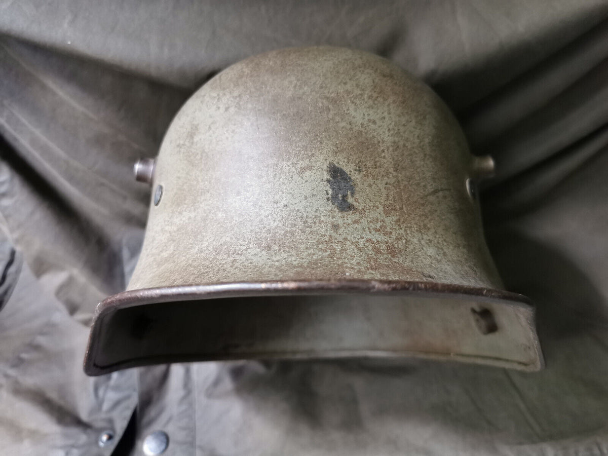 Original German M16 steel helmet 1