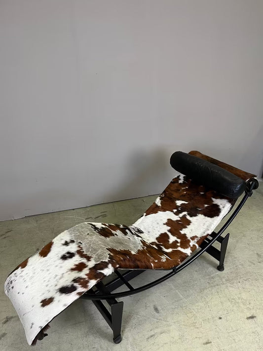 Cassina LC4 chaise longue