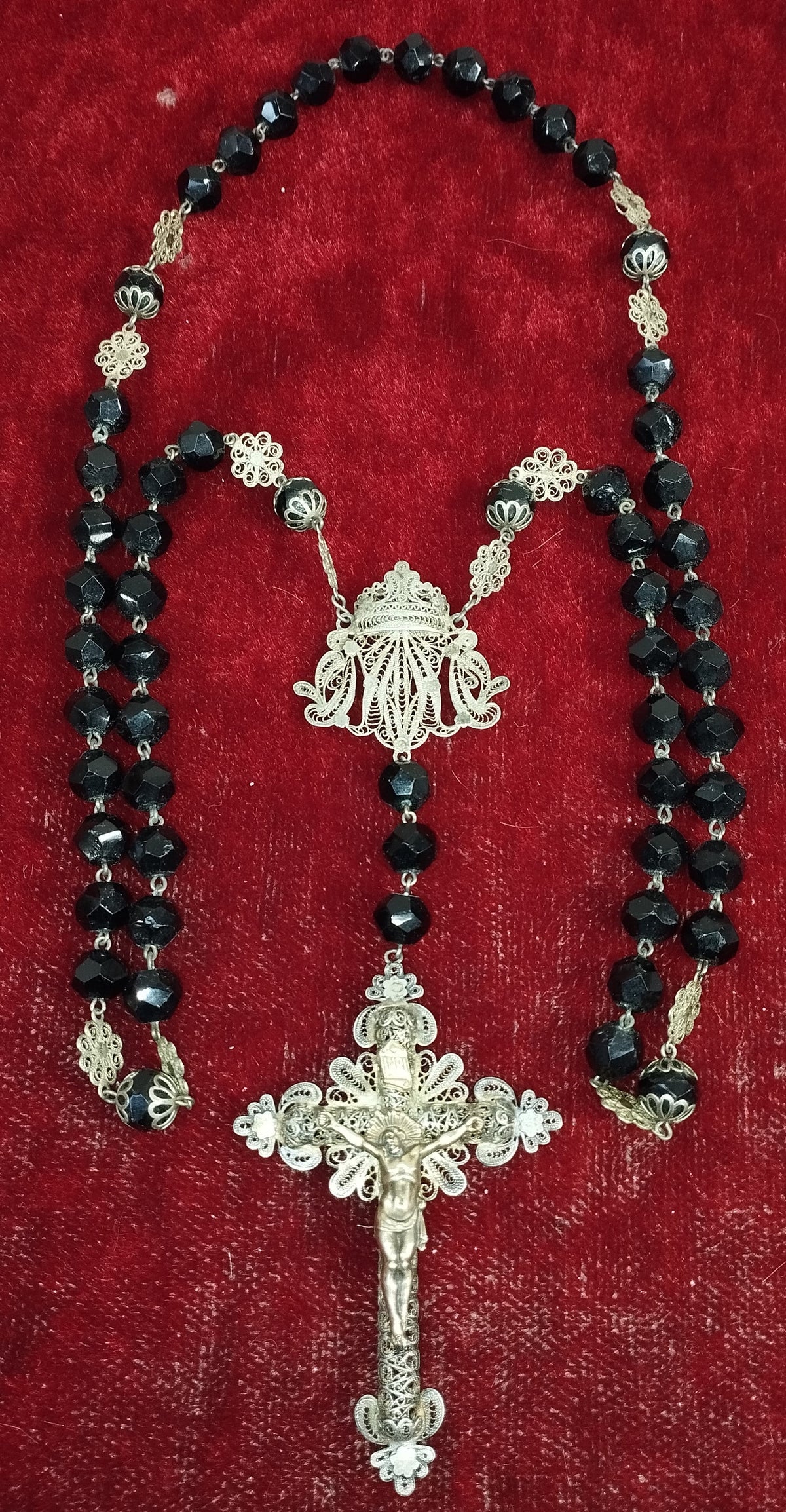 ANTIQUE ROSARY OF ELISABETH. SILVER FILIGREE AND CRYSTAL. 20TH CENTURY