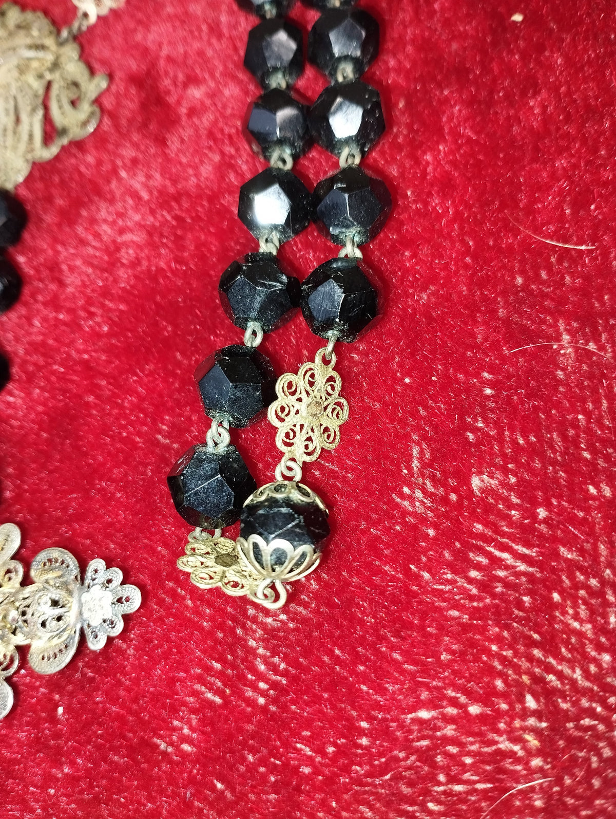 ANTIQUE ROSARY OF ELISABETH. SILVER FILIGREE AND CRYSTAL. 20TH CENTURY