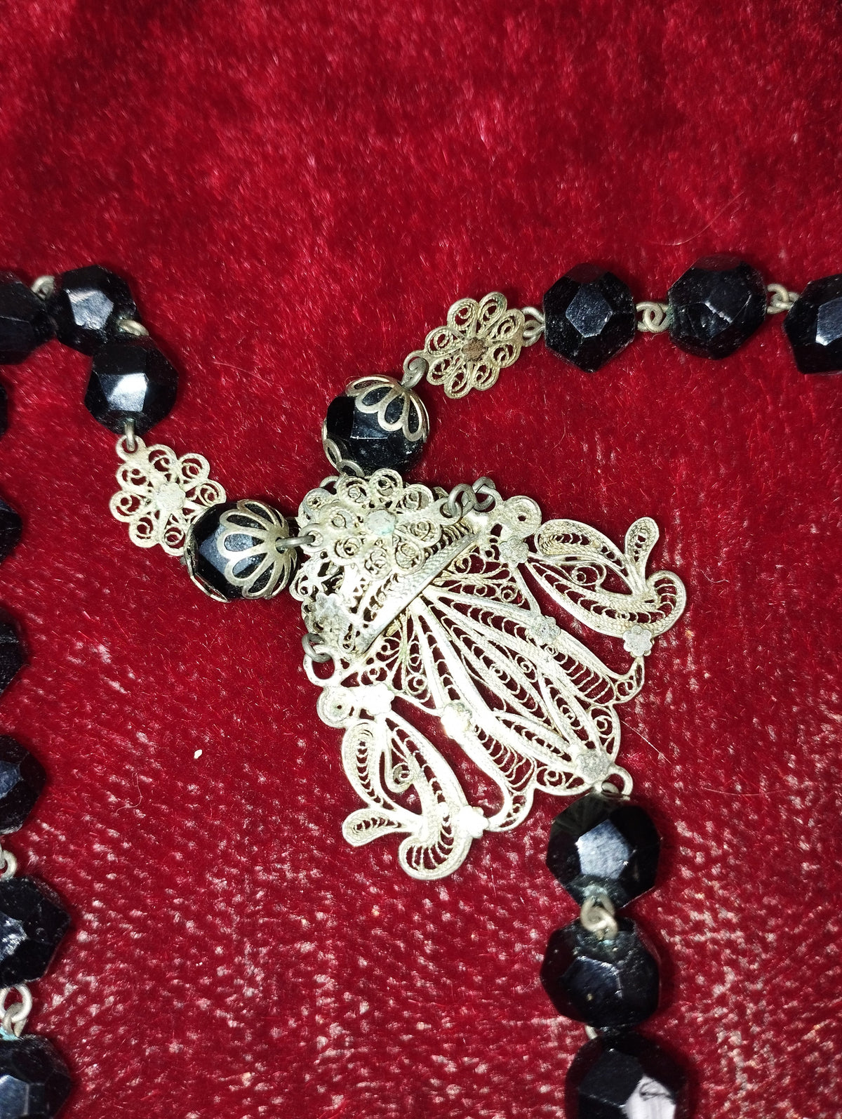 ANTIQUE ROSARY OF ELISABETH. SILVER FILIGREE AND CRYSTAL. 20TH CENTURY