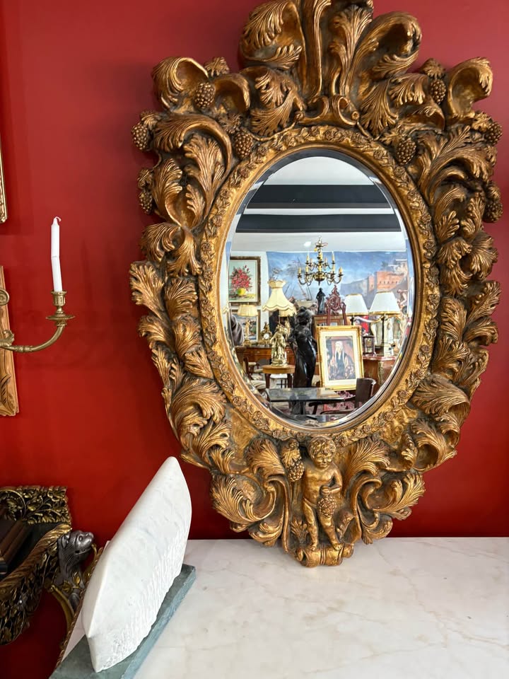 Very beautiful mirror that features Louis XV style characteristics.