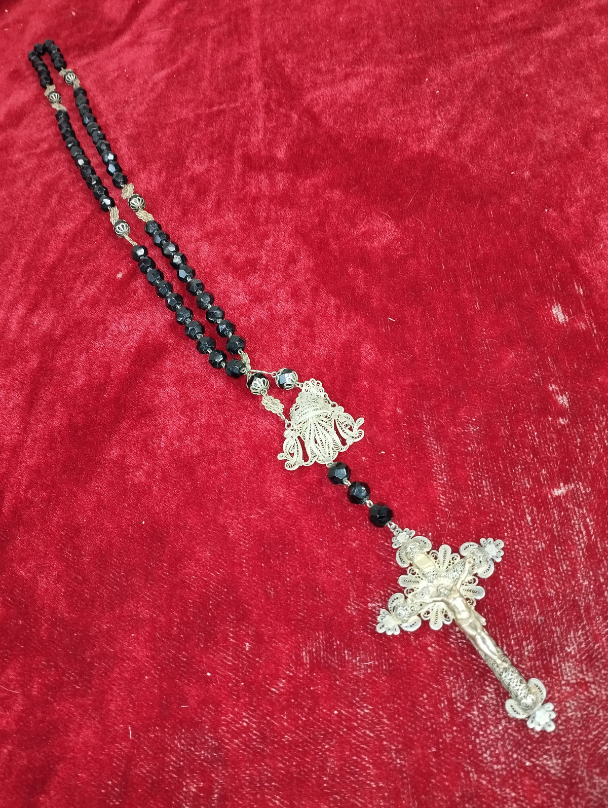 ANTIQUE ROSARY OF ELISABETH. SILVER FILIGREE AND CRYSTAL. 20TH CENTURY