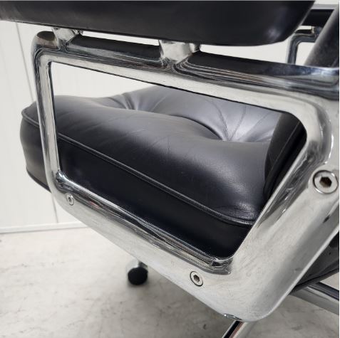 Herman Miller ES105 "Time Life Lobby" office chair designed by Charles Eames