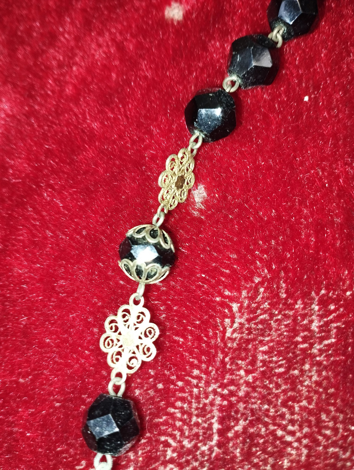ANTIQUE ROSARY OF ELISABETH. SILVER FILIGREE AND CRYSTAL. 20TH CENTURY