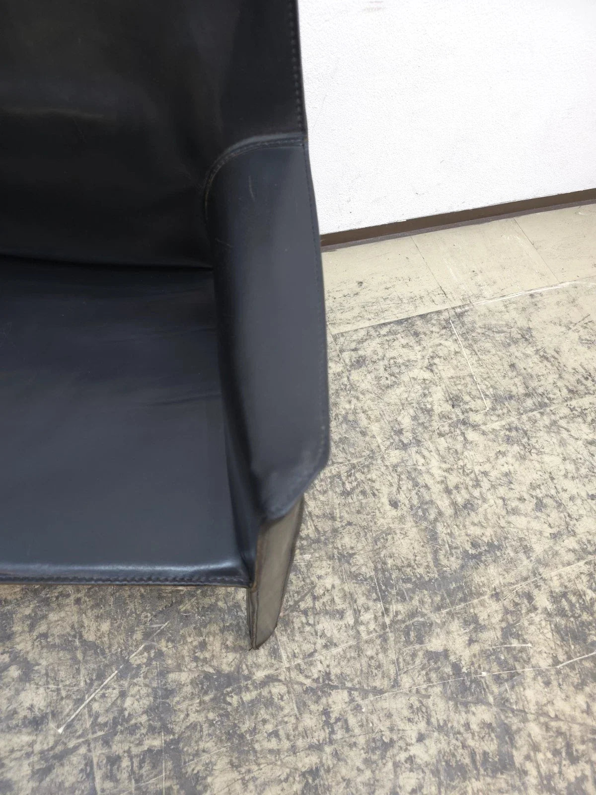 The Cab 413 chair by Cassina, a masterpiece of Italian design
