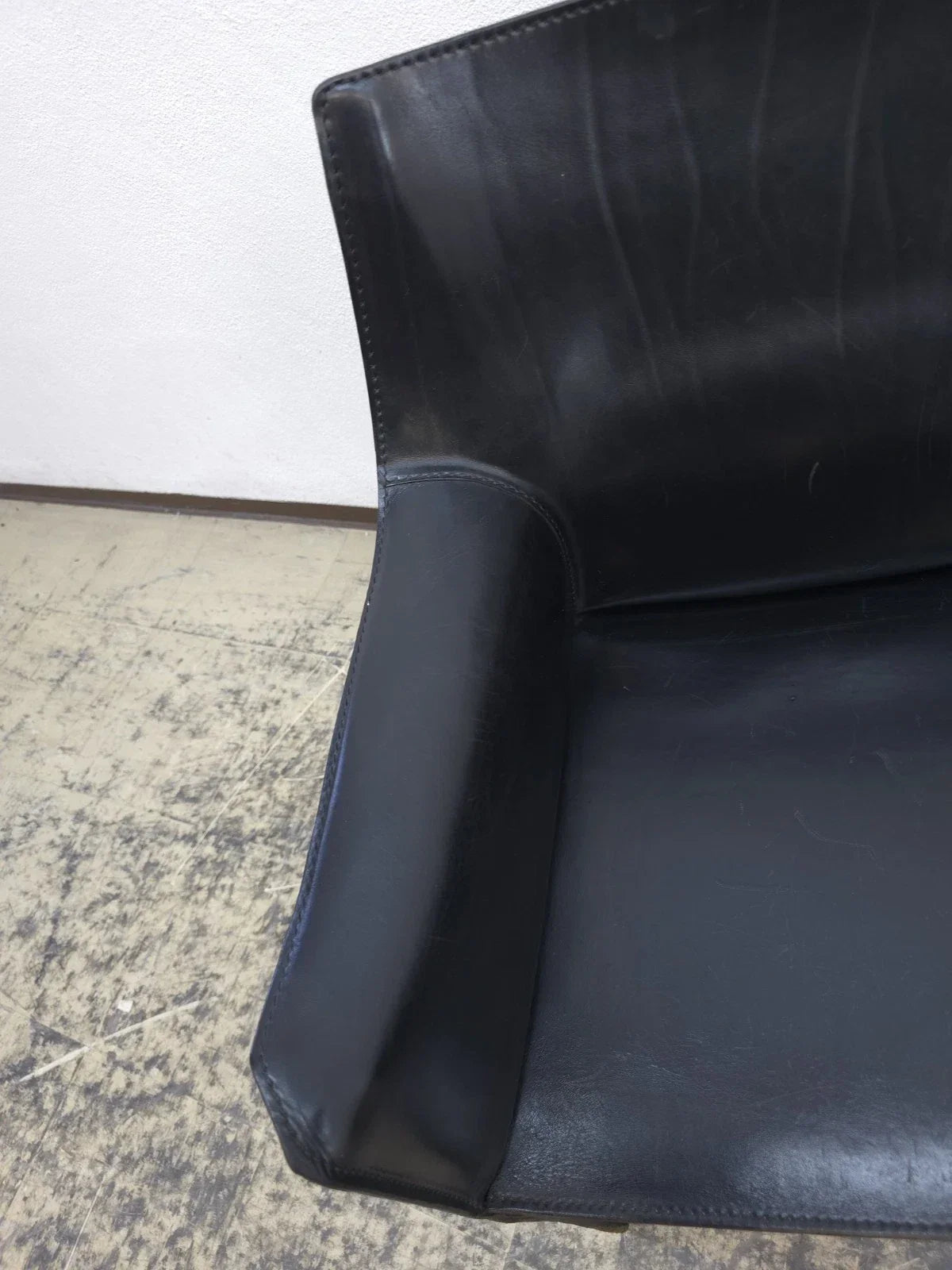 The Cab 413 chair by Cassina, a masterpiece of Italian design