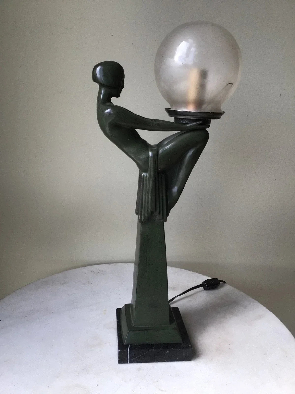 Lampe sculpture énigme