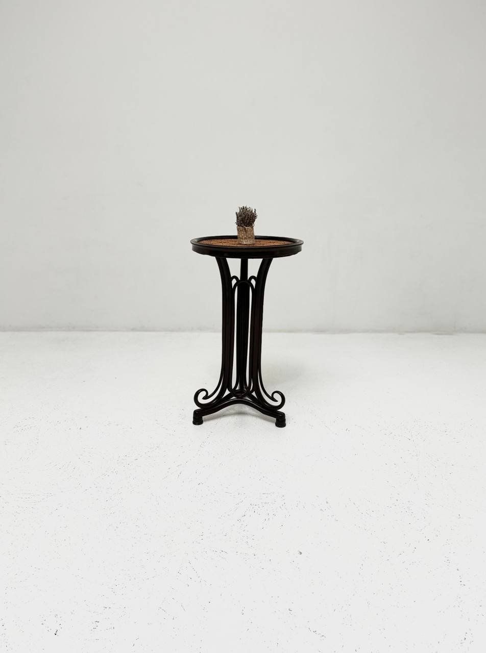 Original Thonet brothers coffee table, manufactured in Vienna circa 1900