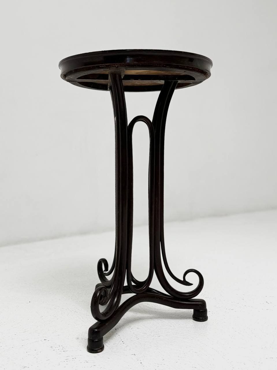 Original Thonet brothers coffee table, manufactured in Vienna circa 1900