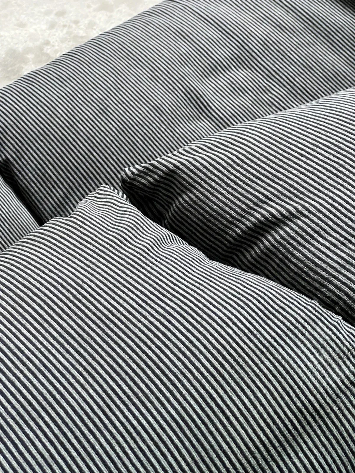 2-seater sofa with a sleek design by Enzo Magistretti for Cassina.