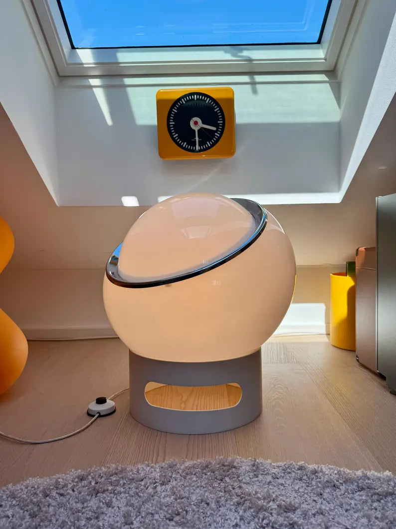 Iconic Big Clan table lamp designed by Studio 6G for Harvey Guzzini and produced by Meblo