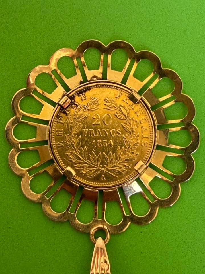 Pendant mounted on an 1854 Napoleon III 20-franc gold coin, gold setting