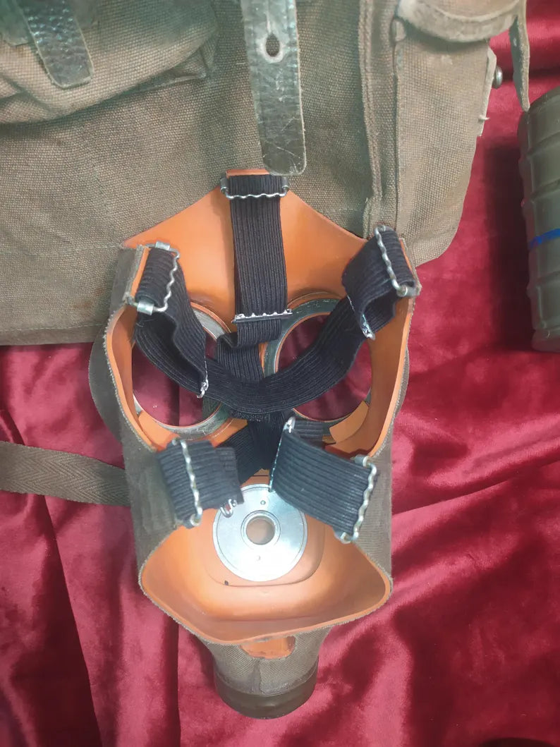 Unused Finnish gas mask