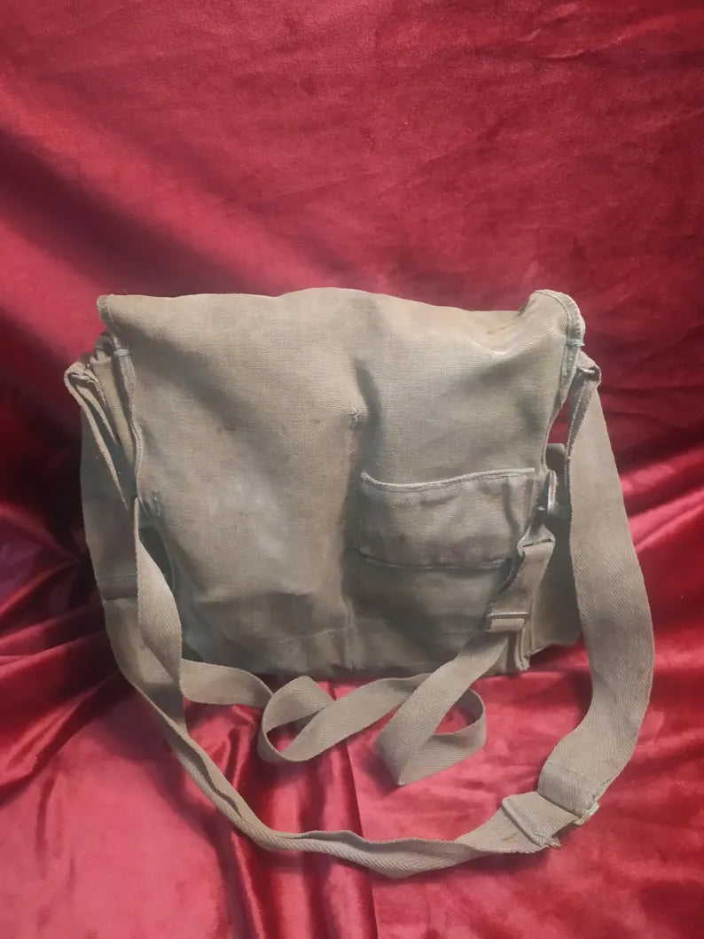 Unused Finnish gas mask