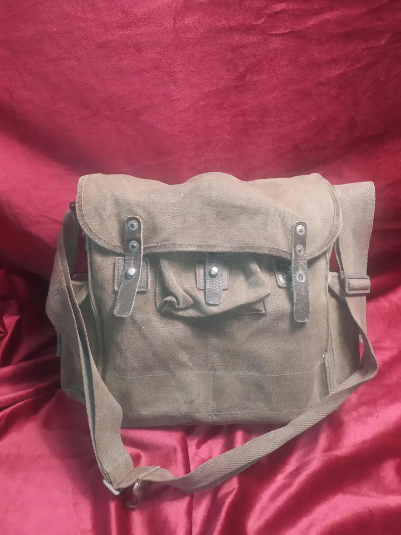 Unused Finnish gas mask