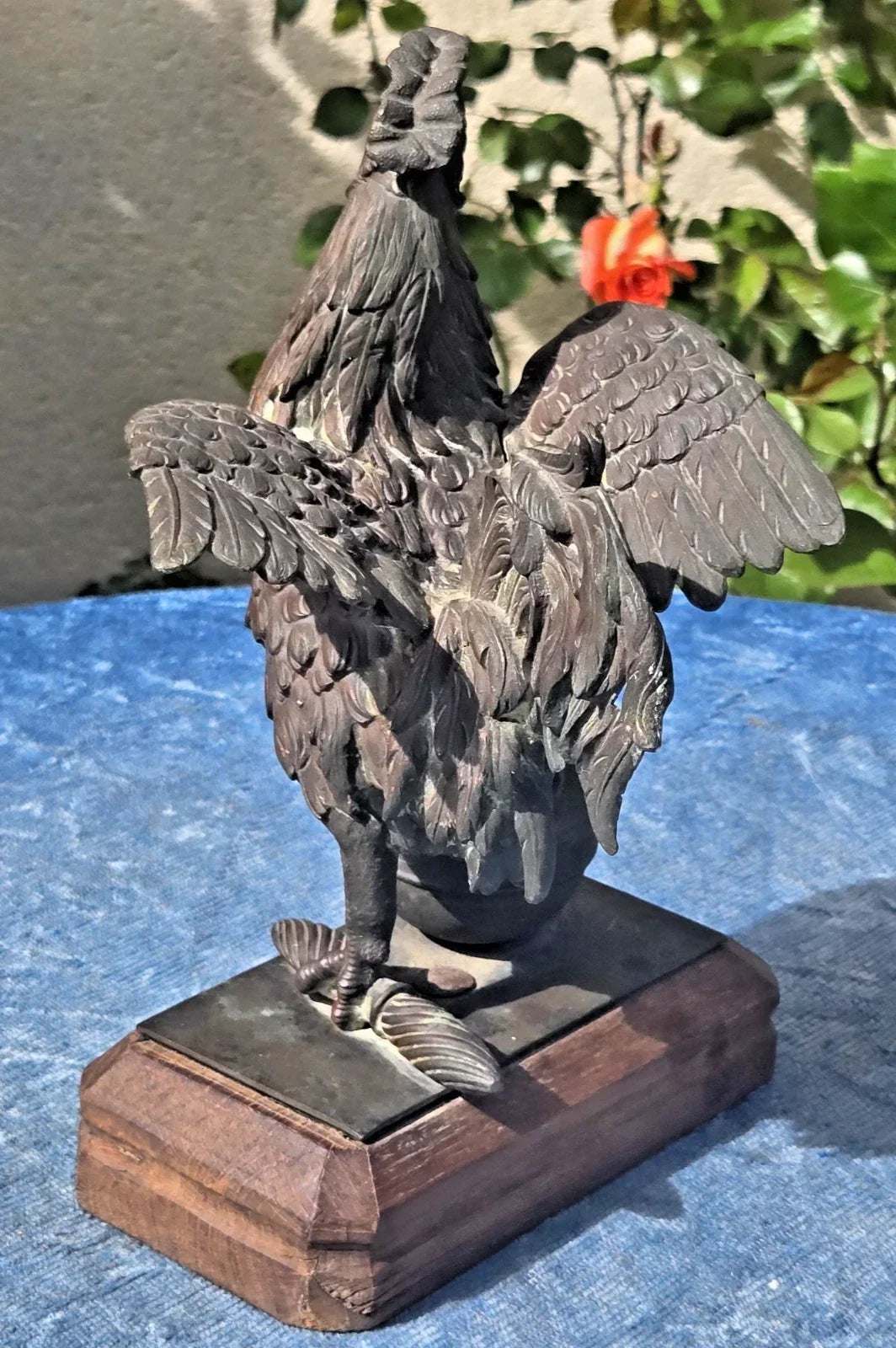 Statuette en bronze représentant un coq liberté
