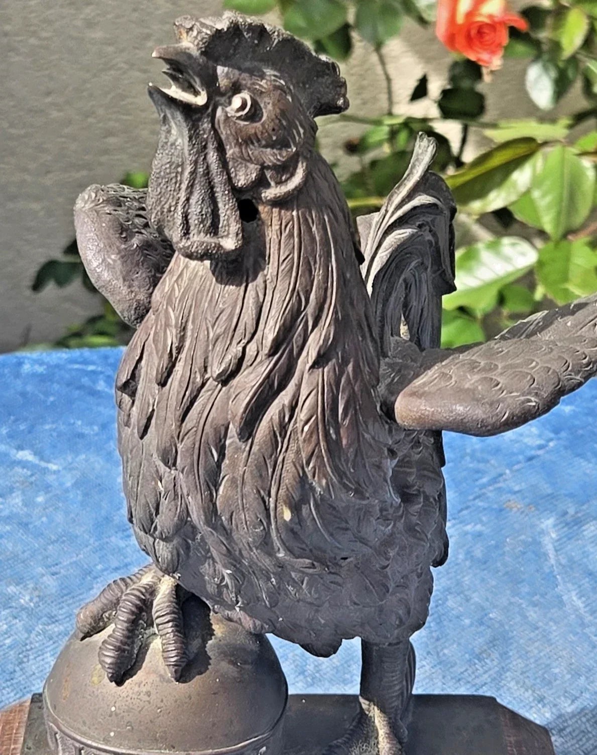 Statuette en bronze représentant un coq liberté