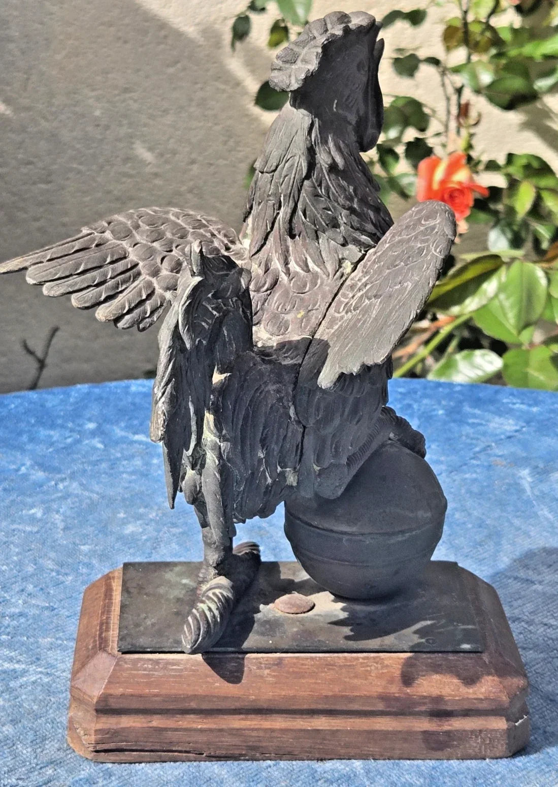 Statuette en bronze représentant un coq liberté