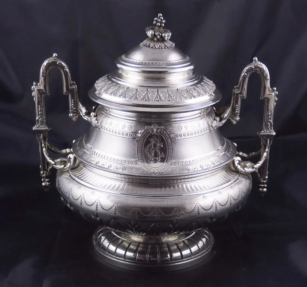 Set consisting of a coffee pot, a milk jug and a sugar bowl