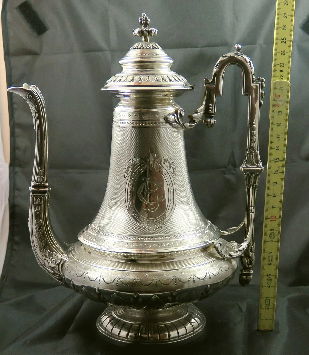 Set consisting of a coffee pot, a milk jug and a sugar bowl