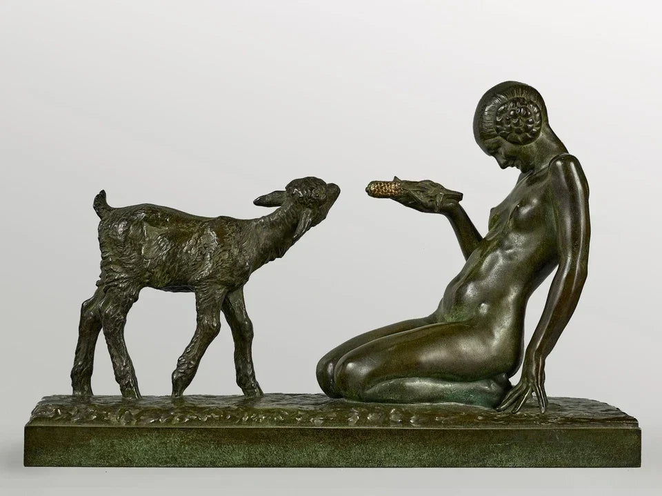 Sculpture en bronze jeune fille au chevreau circa 1926