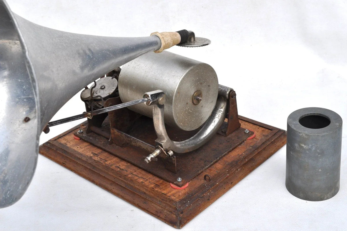 Cylinder phonograph with working mechanism