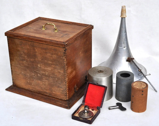 Cylinder phonograph with working mechanism