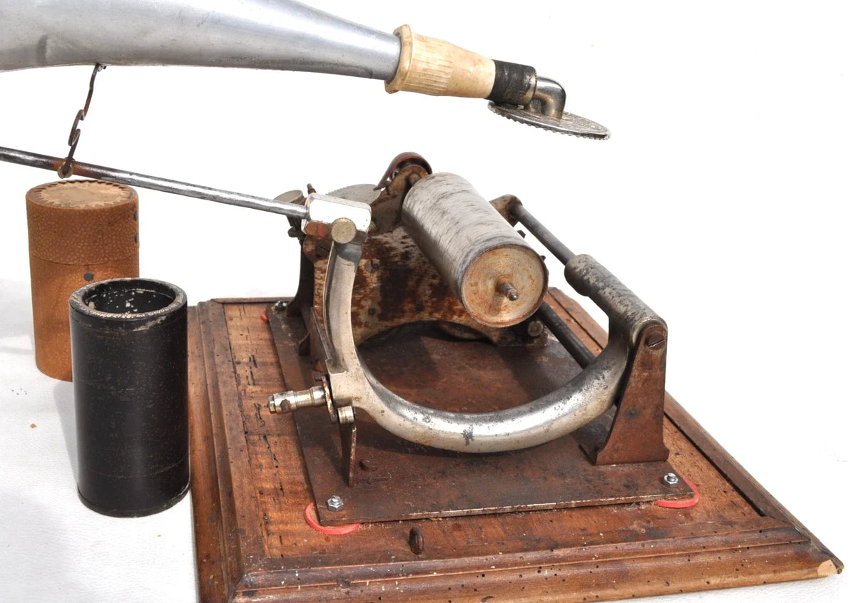 Cylinder phonograph with working mechanism