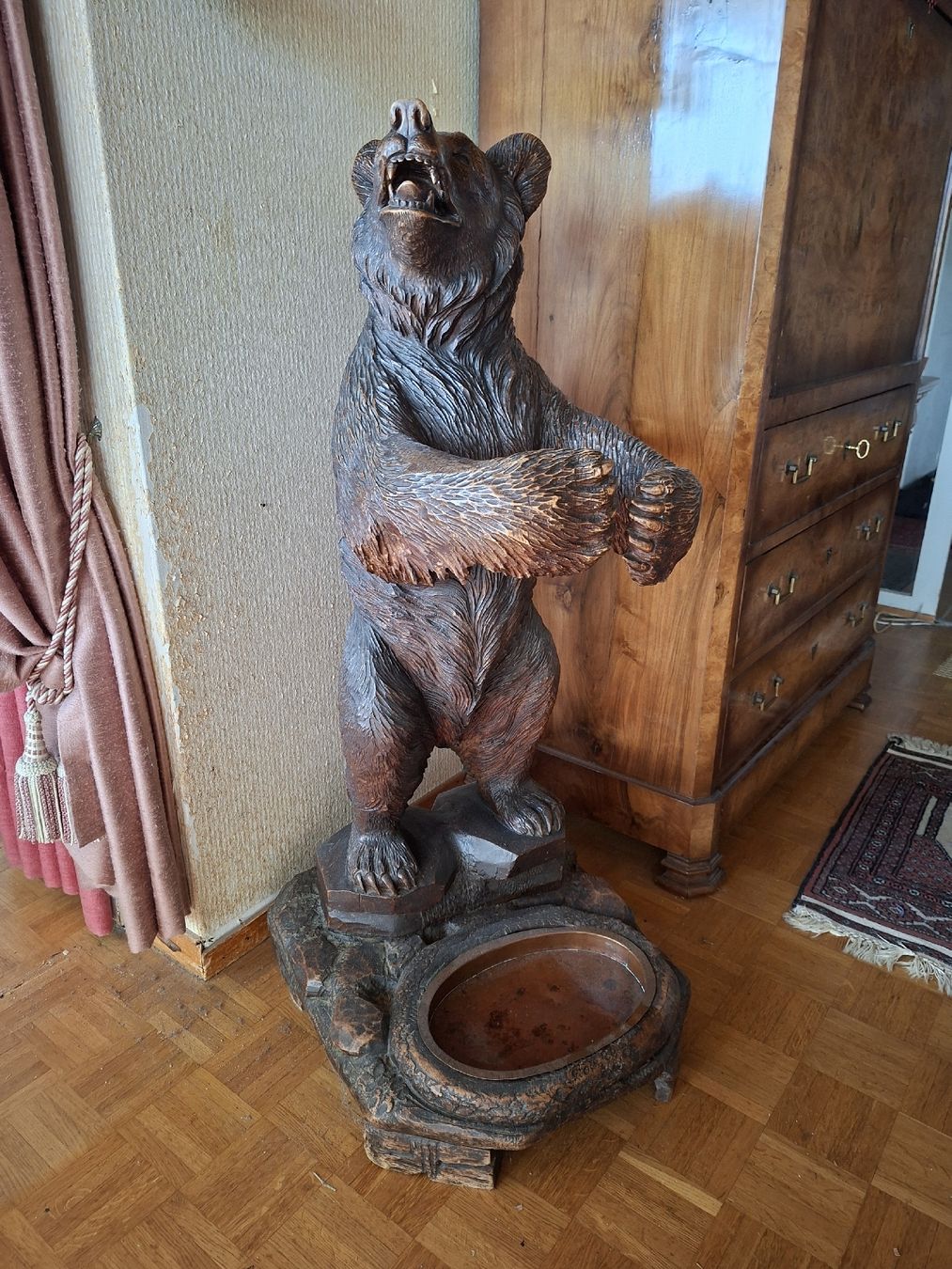 Antique wooden bear sculpture