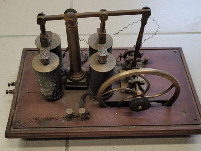 Antique electromagnetic motor machine
