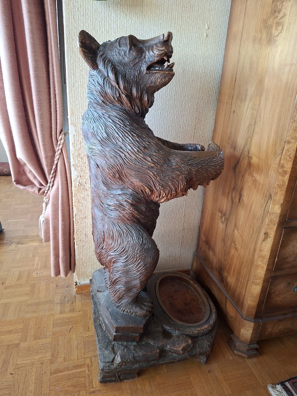 Antique wooden bear sculpture