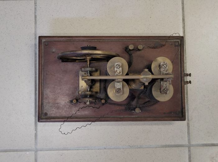 Antique electromagnetic motor machine