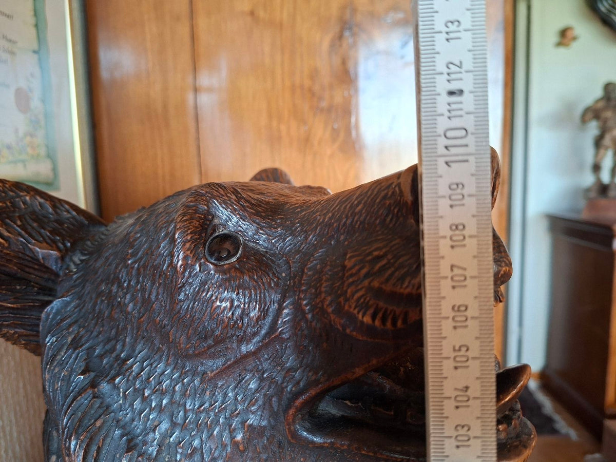 Antique wooden bear sculpture