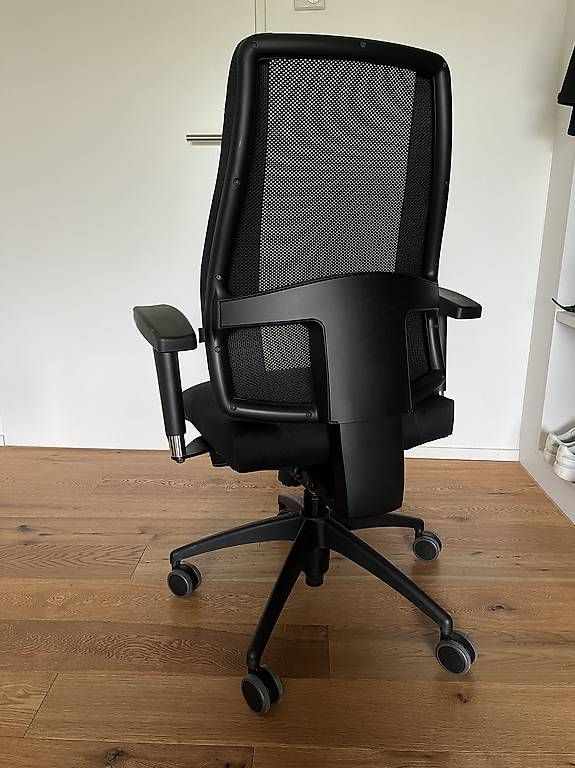 Black office chair