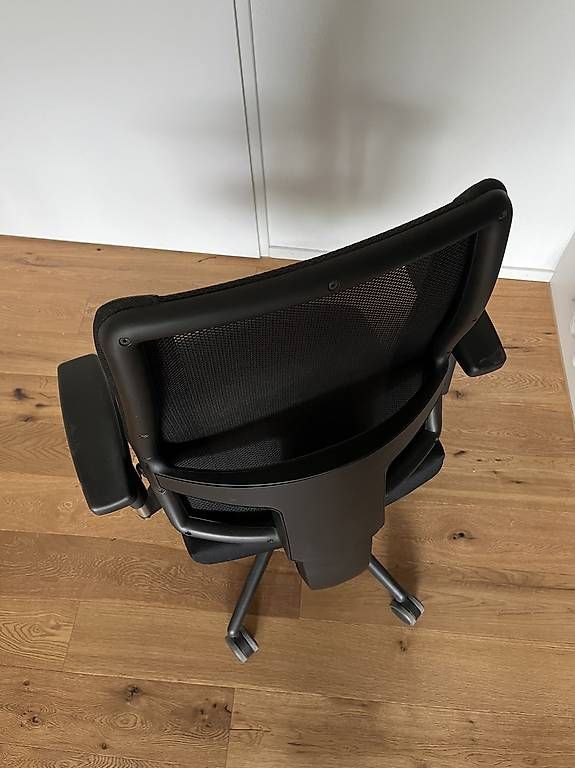 Black office chair