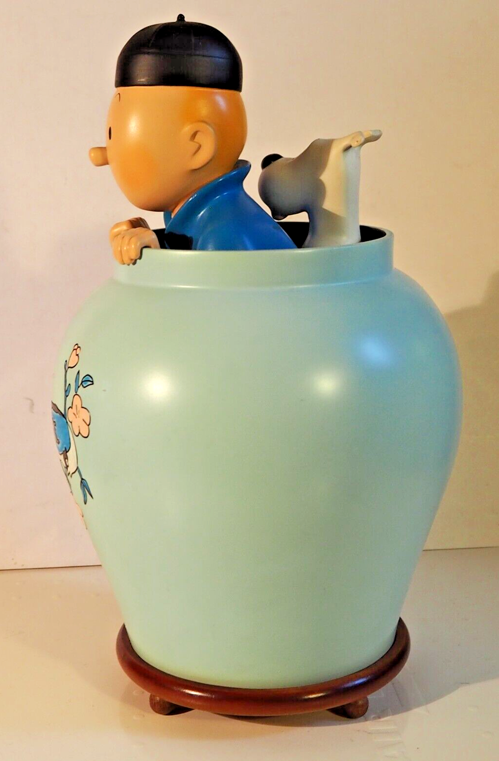 Tintin figurine in the vase