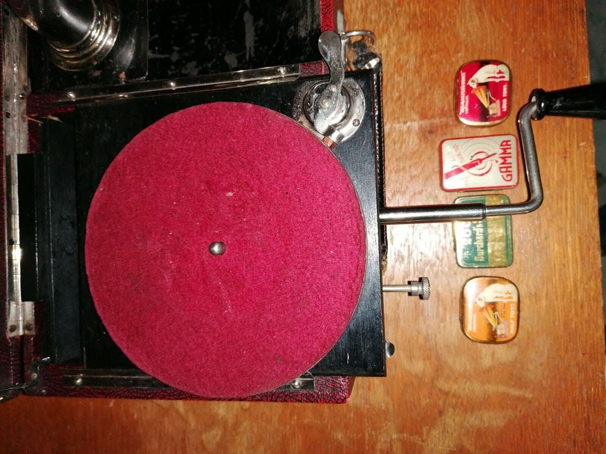 Pixie Grappa phonograph
