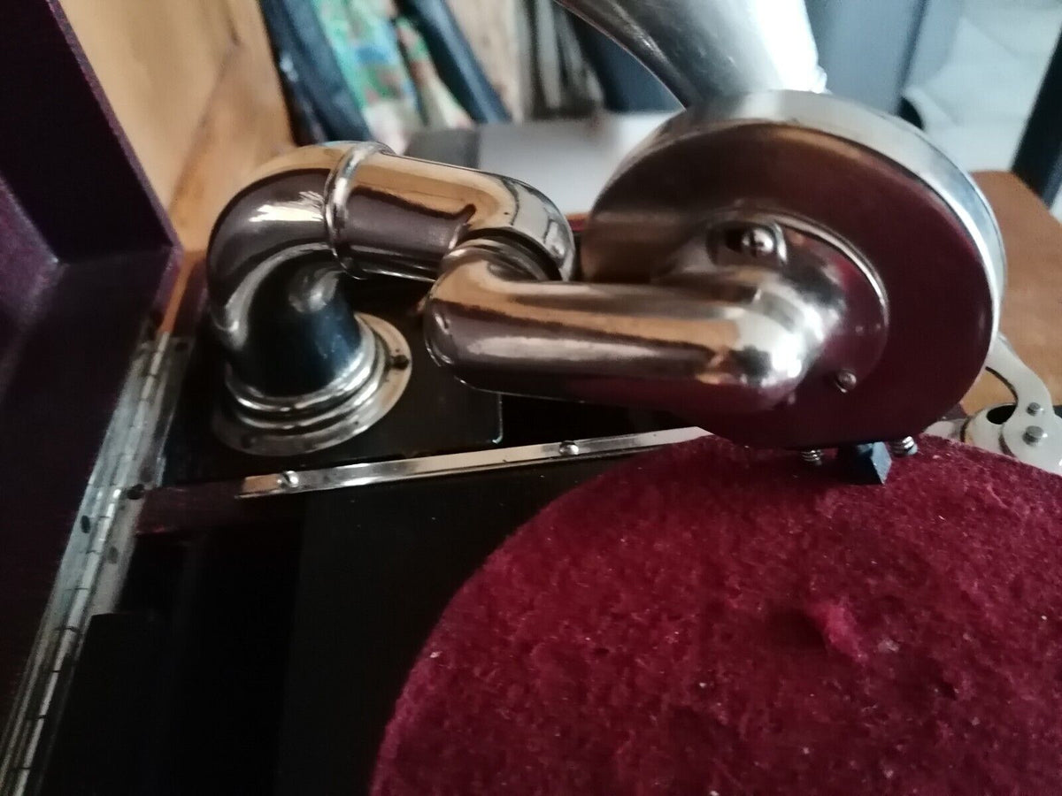 Pixie Grappa phonograph