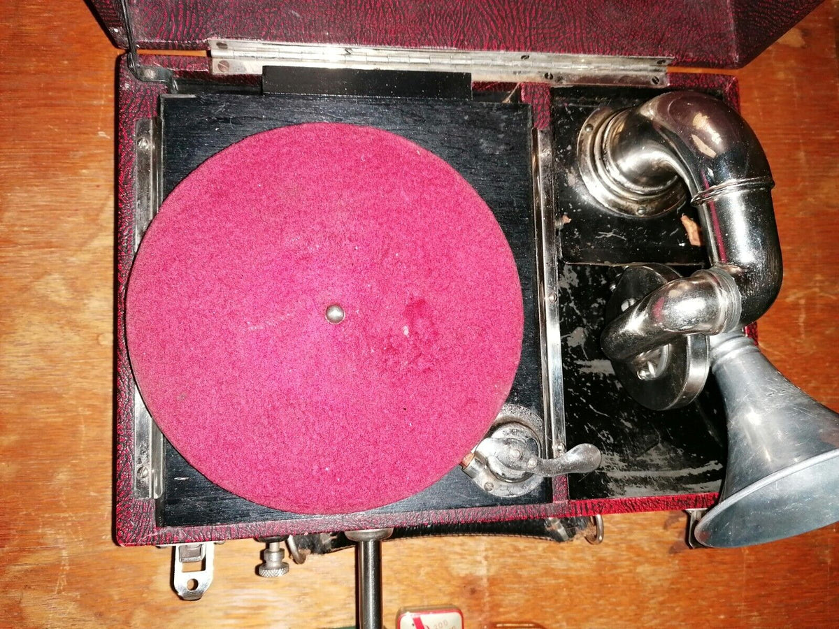 Pixie Grappa phonograph