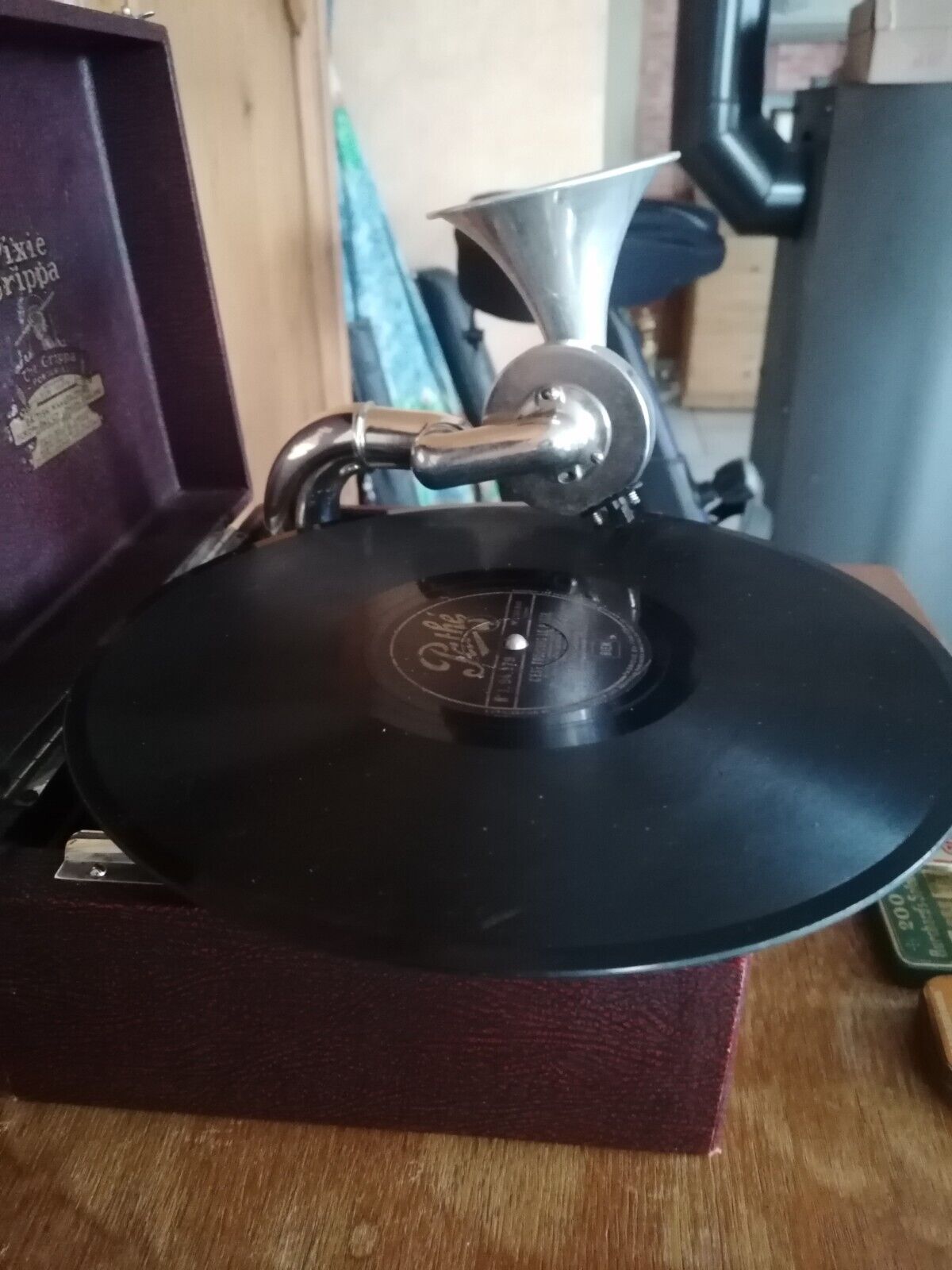 Pixie Grappa phonograph