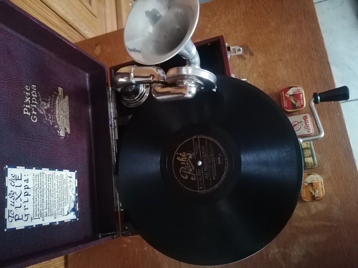 Pixie Grappa phonograph