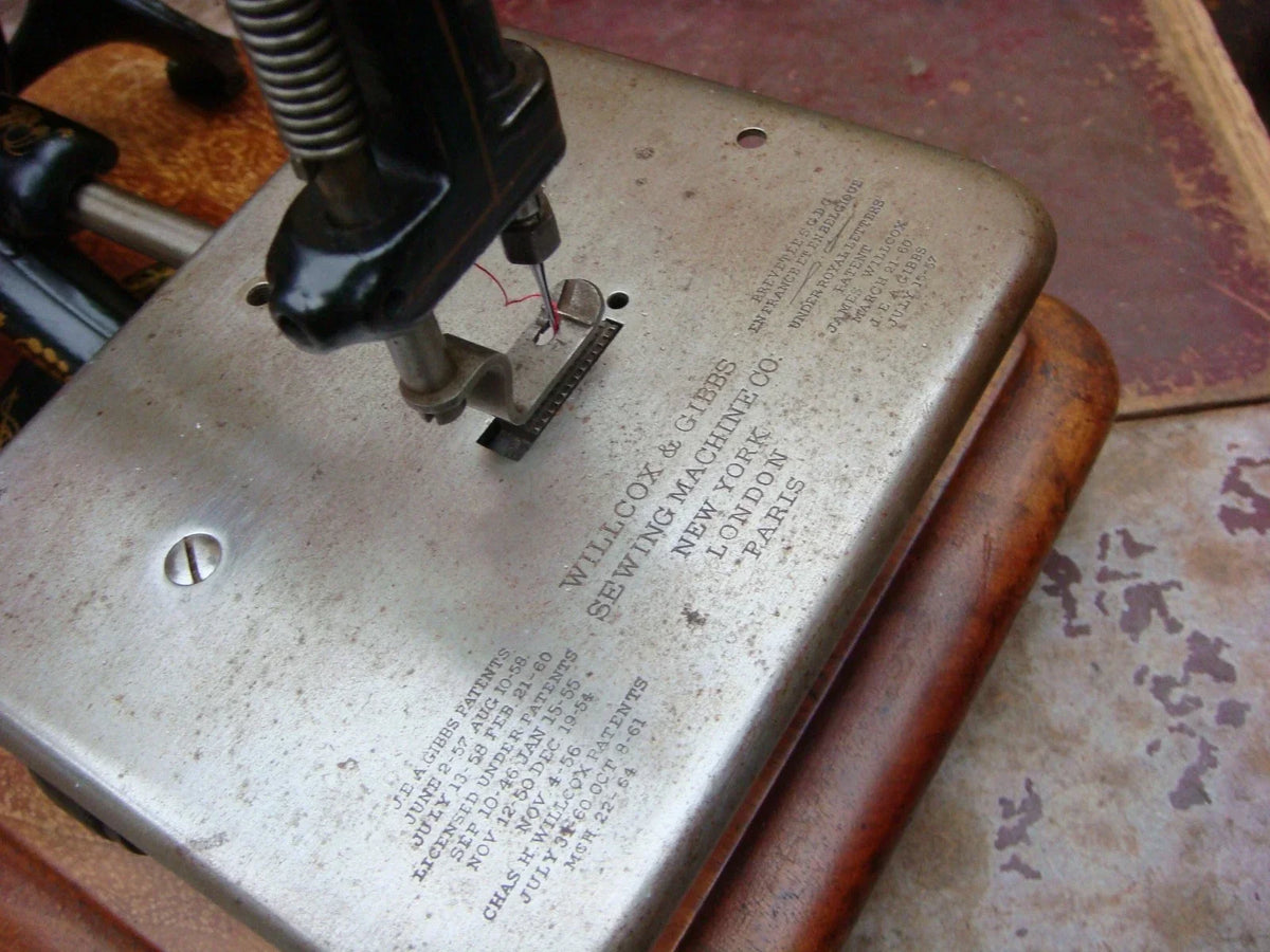 Machine à coudre ancienne et vintage wilcox & gibbs