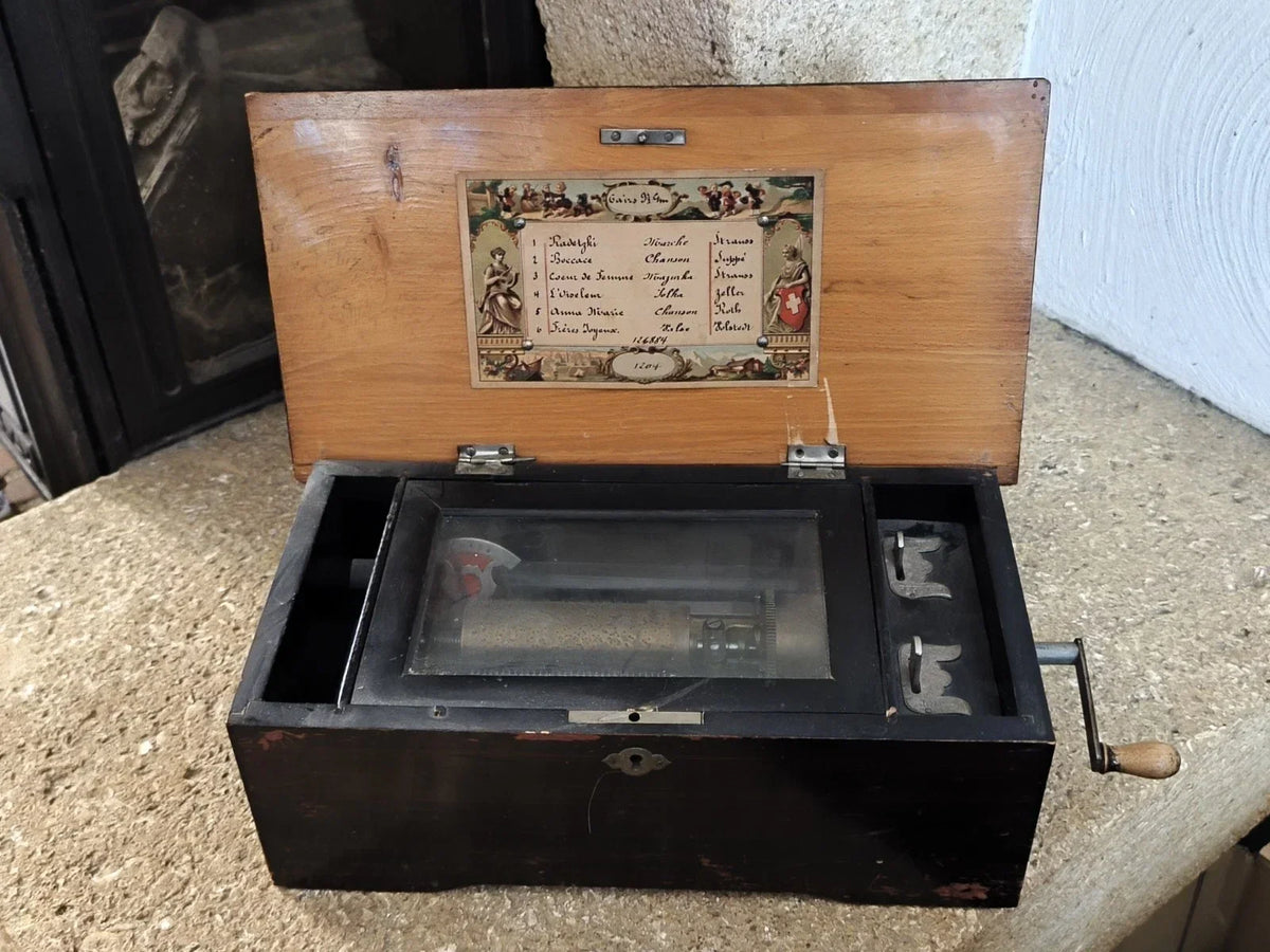 Antique Napoléon III 6-Air Music Box