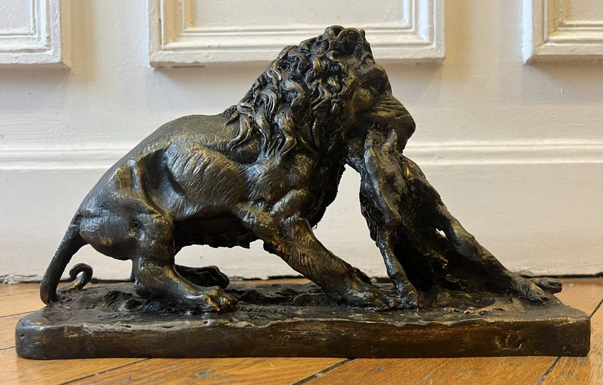 19th-century bronze signed Fratin – Lion bringing down a wild boar – Animal sculpture
