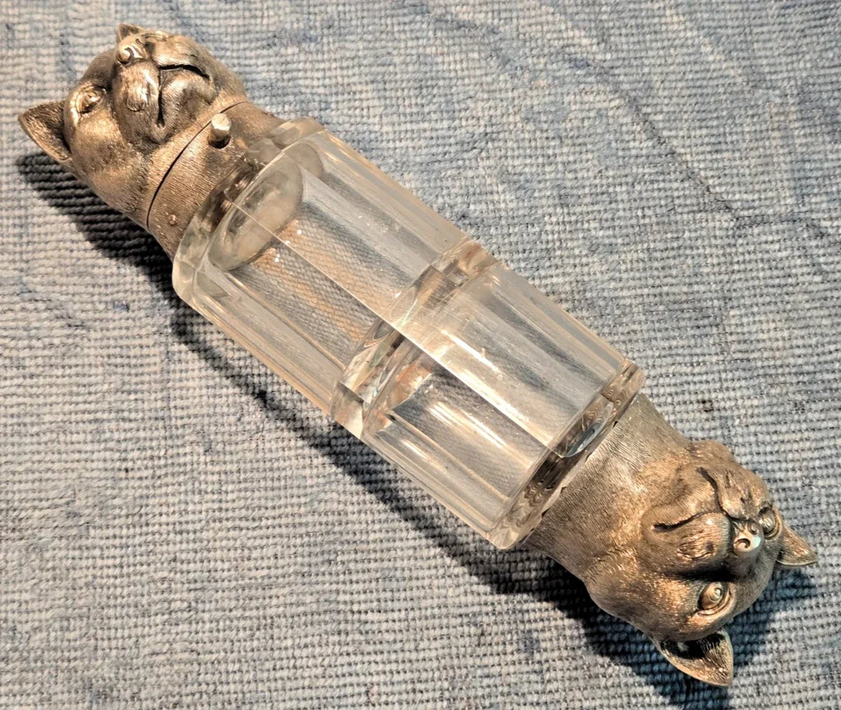 Beautiful antique double perfume and smelling salts bottle in cut crystal